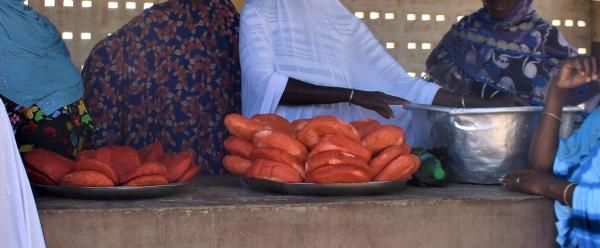 Vente de fromage Wagashi Gassirè dans le nord du Bénin © ACED