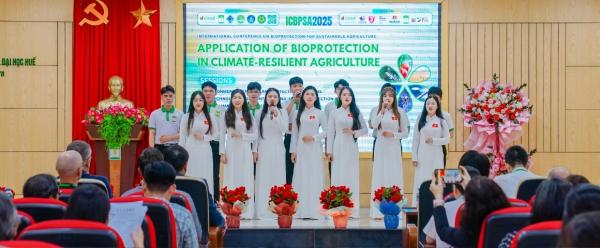 Cérémonie d’ouverture de la Conférence internationale sur la bioprotection pour une agriculture durable (ICBPSA25) à l’Université d’Agriculture et de Foresterie de Hué, août 2025 © ICBPSA