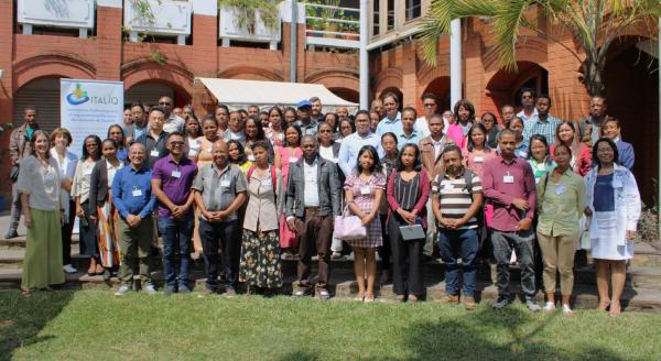 Photo de groupe de l’ensemble des participants présents à cette journée d’atelier à Antananarivo © Cirad