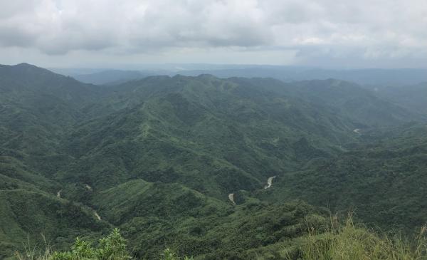 The upper Marikina River watershed influences flooding in Greater Manila during typhoons, which is why special attention is paid to this area in terms of infrastructure and reforestation and the watershed (here the Tayabasan river). Calawis, 2025. © Antoine Perrier