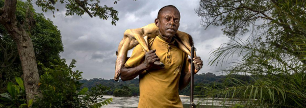 Au Gabon, de nombreux villages, situés près des forêts, survivent grâce à la pêche et à la viande de brousse. © Brent Stirton, Getty Images pour la FAO, le Cifor, le Cirad, le WCS