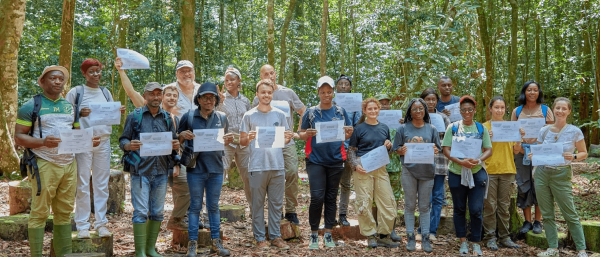 Remise des attestations à l’Arboretum Raponda Walker. © One Forest Vision
