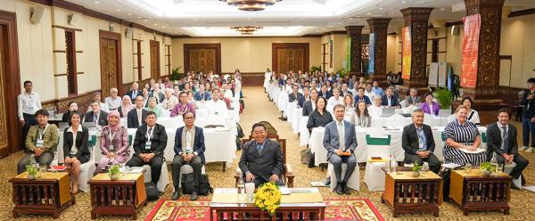 Participants de 21 pays réunis à Siem Reap pour la conférence TARASA23, organisée par le MAFF et le CASIC, ouverte par S.E. Om Kimsir, Secrétaire d'État du MAFF et président du comité directeur du CASIC © Vearyda Oeu, 2023