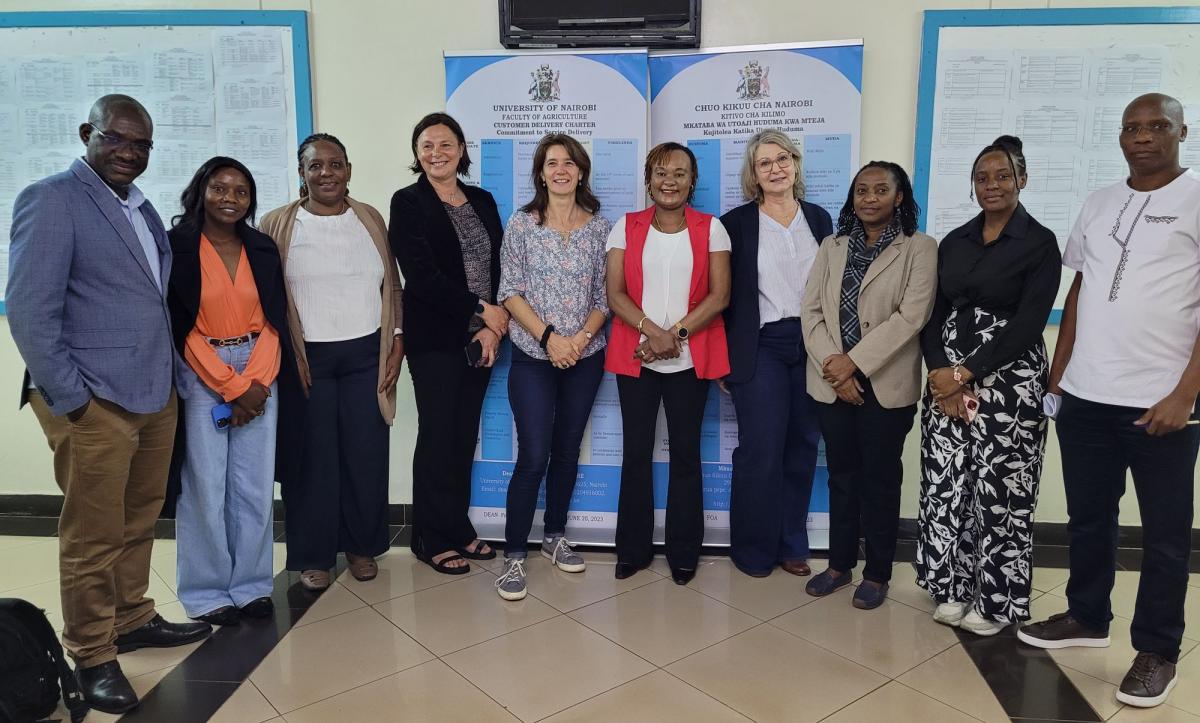 L'International Innovation Hub (IIH), port&eacute; par Agropolis international, le Cirad et d'autres partenaires fran&ccedil;ais et africains, accueilli par Catherine Kunyanga, vice-doyenne de la facult&eacute; d'agriculture de Nairobi, avec des partenaires tanzaniens, dans le cadre du d&eacute;ploiement de l'IIH en Afrique de l'Est. &copy; S. Della Mussia, Cirad
