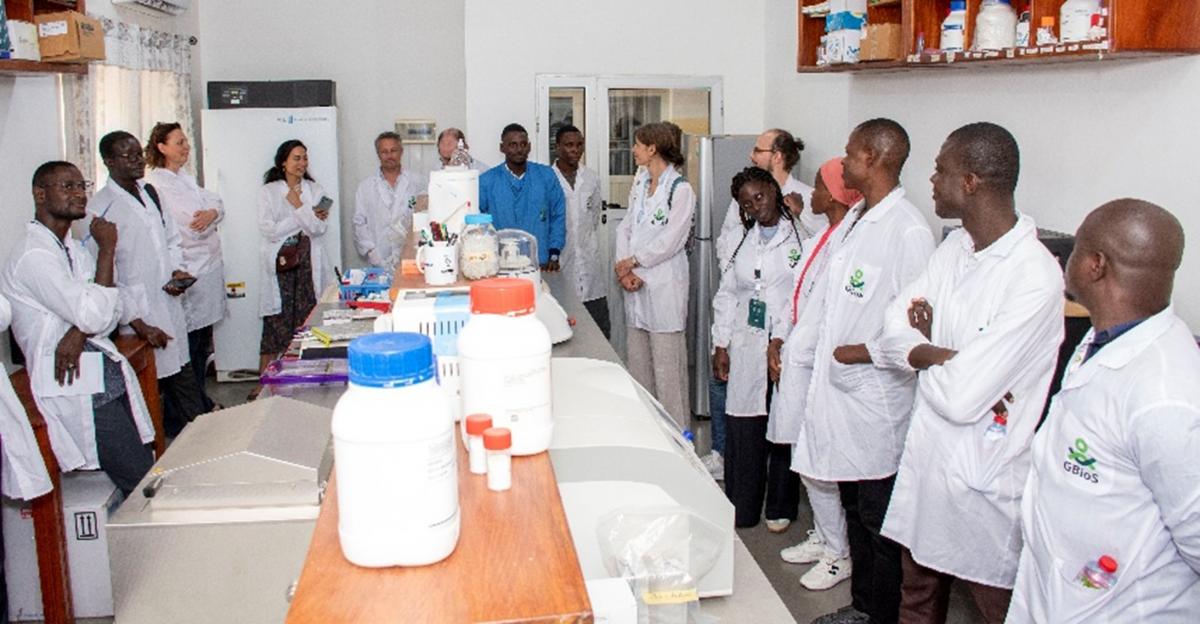 Visite des laboratoires de l&rsquo;universit&eacute; Abomey-Calavi