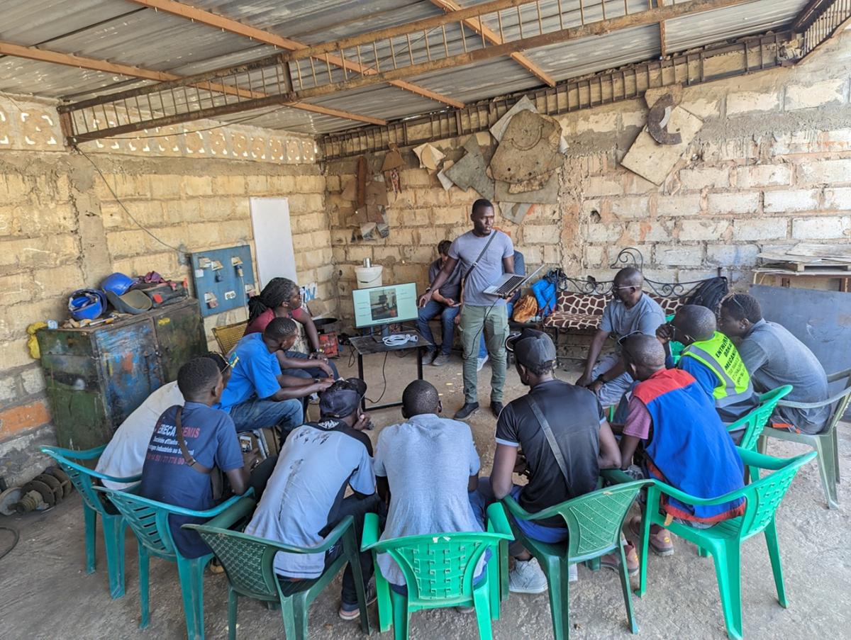 Atelier de prototypage&nbsp;pour la fabrication d&rsquo;une &eacute;tuveuse de noix de cajou