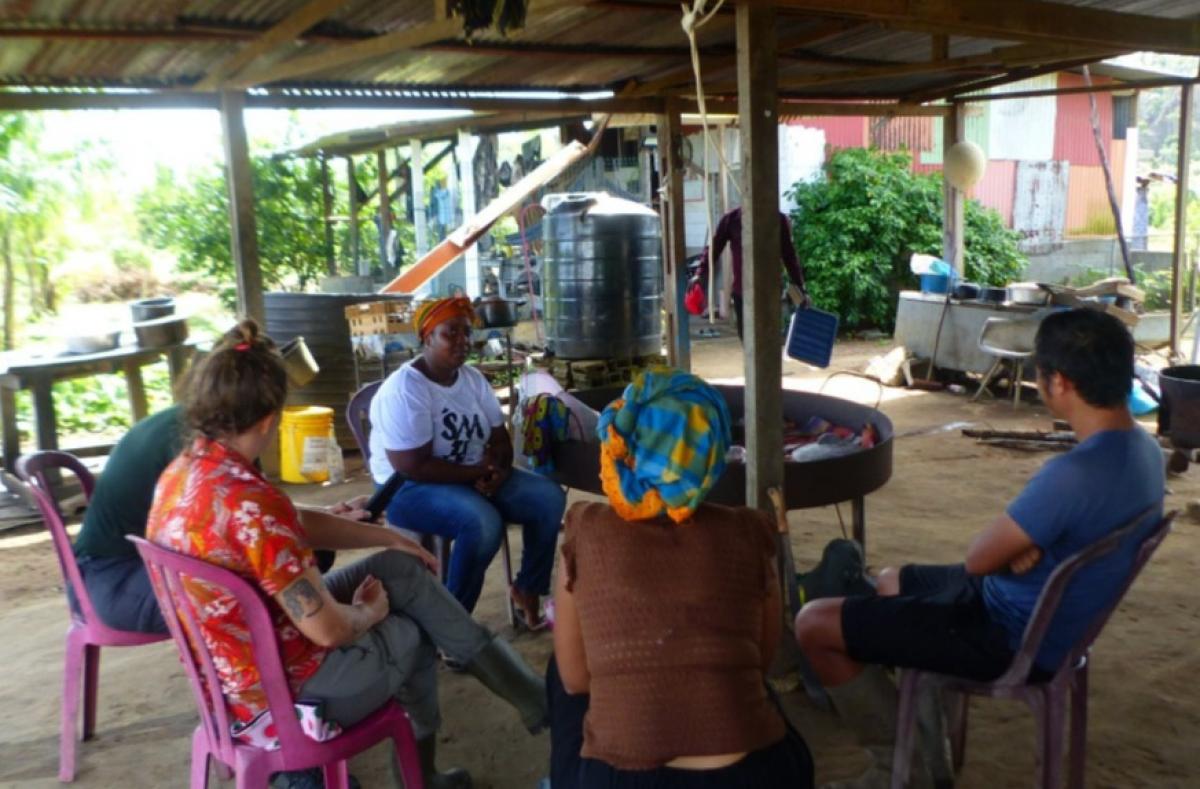 Les scientifiques du Cirad &agrave; l&rsquo;&eacute;coute de Bianca J. &copy; M. Chen, Cirad