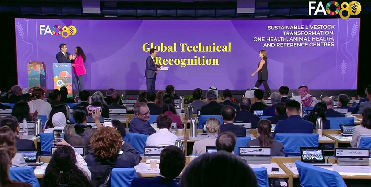 La cérémonie durant laquelle la FAO a récompensé le projet LIDISKI dans la catégorie « Transformation durable de l’élevage, approche Une seule santé, santé animale et centres de référence ».