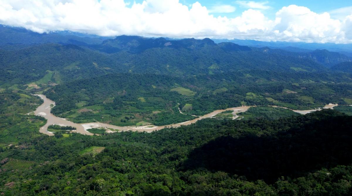 Vue de drone de la vall&eacute;e du Huayabamba en Amazonie p&eacute;ruvienne &copy; P. Japami