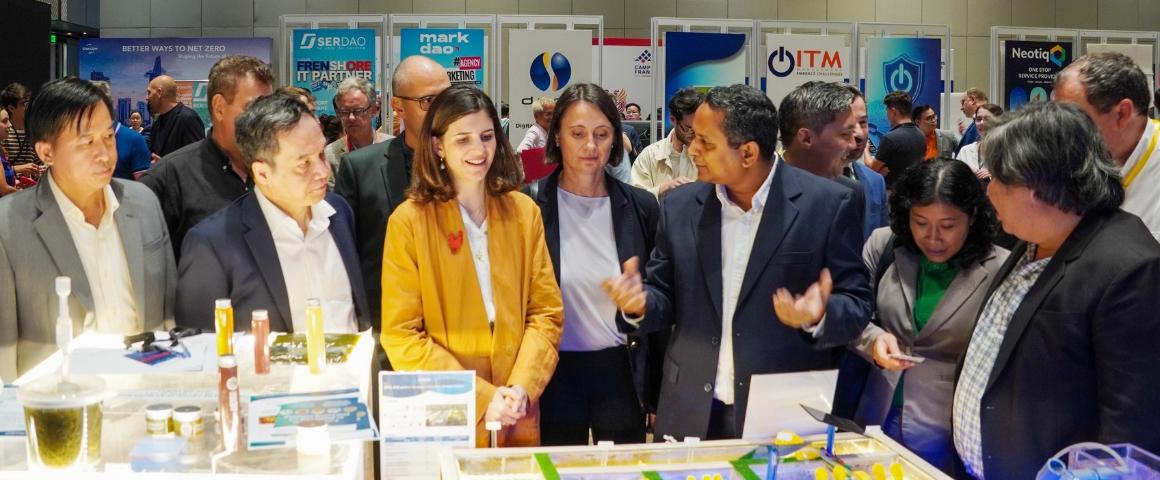 CIRAD scientist present aquaculture circular farming model to French minister and Consul General