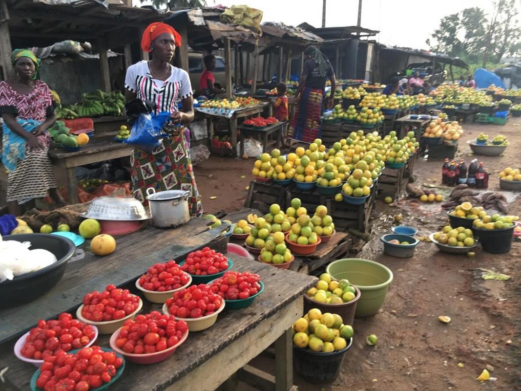 Roadside market, Côte d’Ivoire © C. Cilas, Cirad