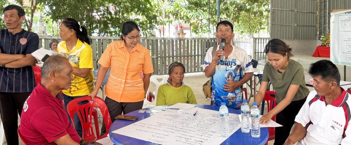 Discussion de groupe avec des agriculteurs impliqués dans un projet mis en œuvre par le ministère des Ressources en eau