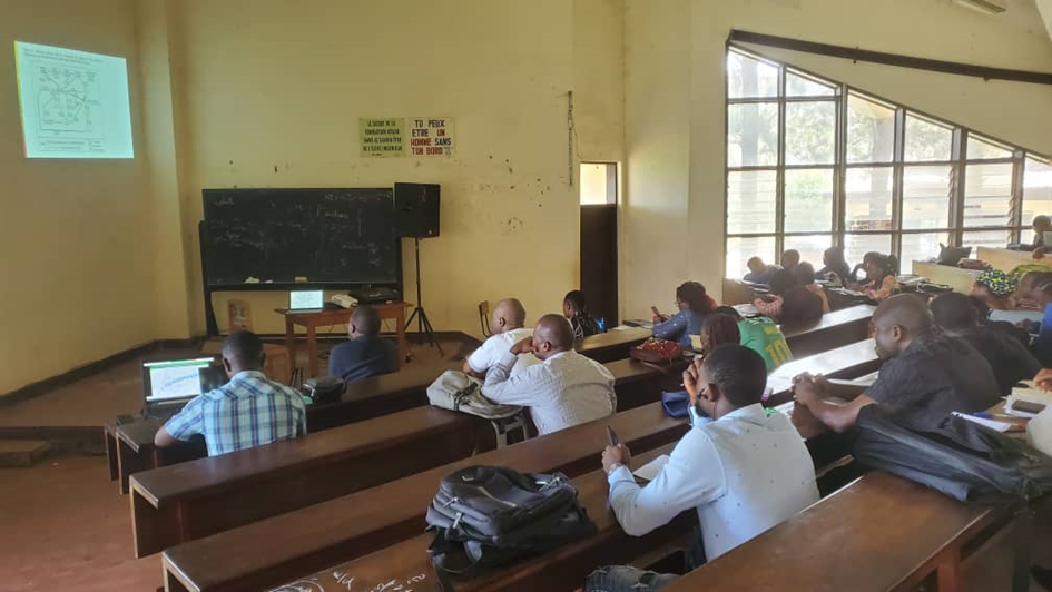 Cours d’agroécologie Université de Dschang au Cameroun. © L. Temple, Cirad