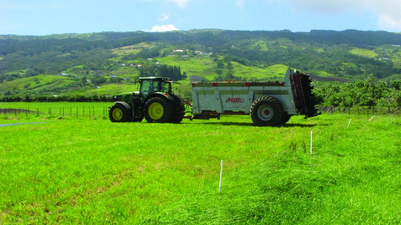Urban sprawl is one of the main constraints for livestock farmers, notably as regards the areas available for muck spreading. In Saint-Joseph, Réunion, the GABiR project has enabled the development of tools for mapping zones of tension, and more distant zones that remain available © CIRAD