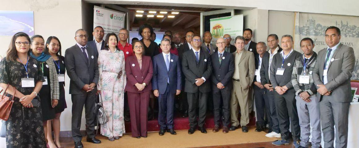 Les participants à la cérémonie de lancement du projet Indications géographiques de Madagascar © JM. Arimanantsoa, Cirad