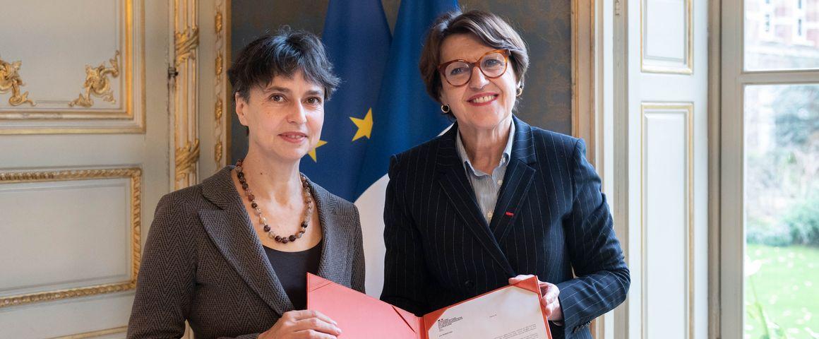 Élisabeth Claverie de Saint Martin, PDG du Cirad et Annie Genevard, ministre de l’Agriculture, de l’Agro-alimentaire et de la Souveraineté alimentaire. © Thomas Hubert/agriculture.gouv.fr