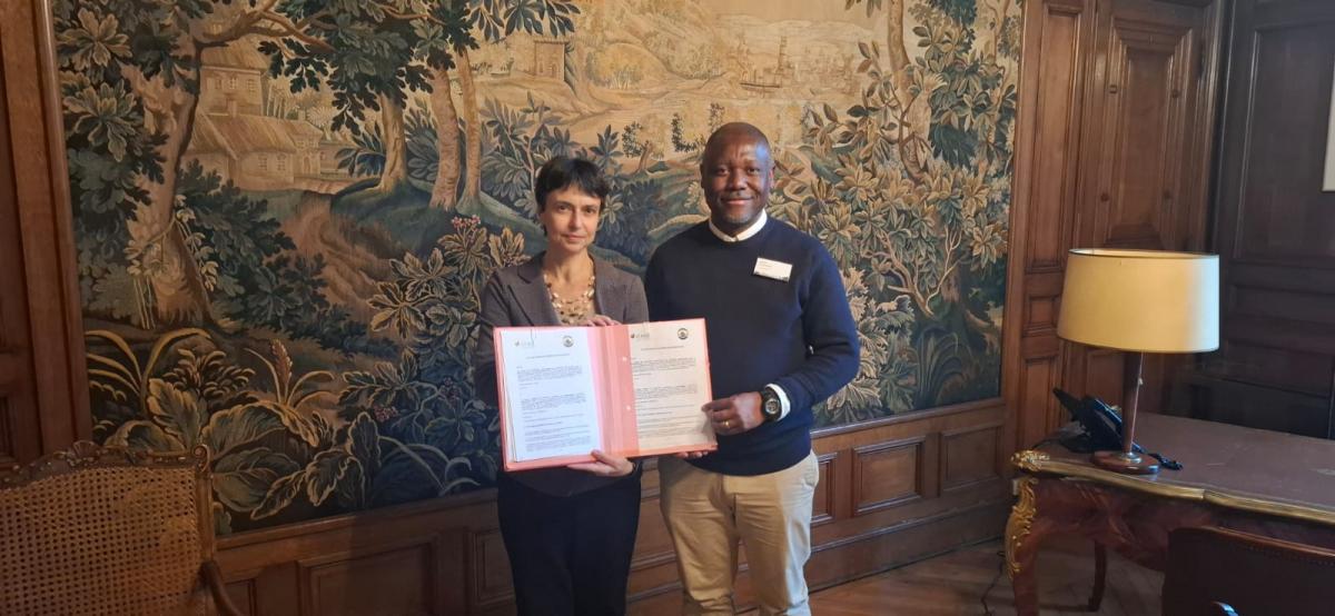 Élisabeth Claverie de Saint-Martin, PDG du Cirad et Alfred Ngomanda Commissaire général du CENAREST © A. Fayolle, Cirad