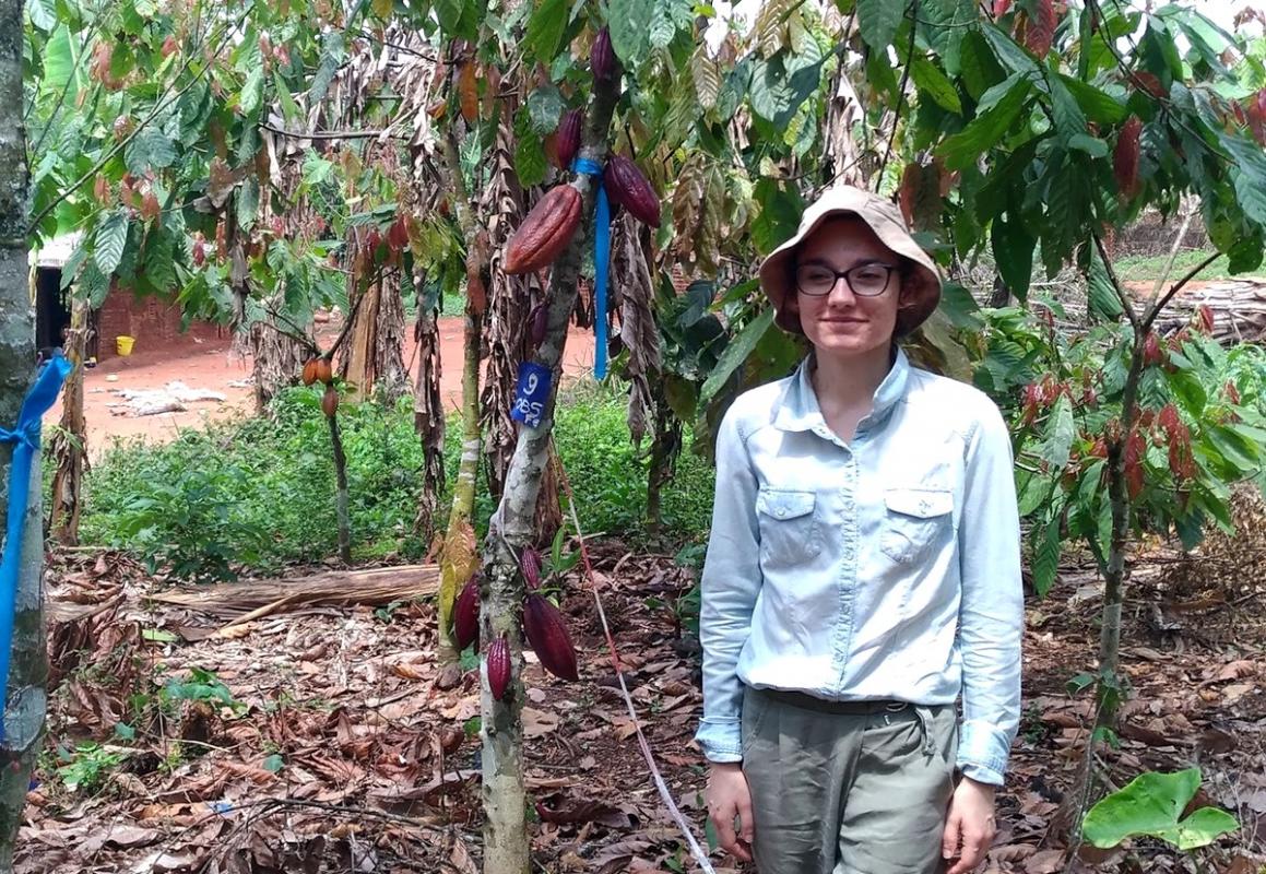 Emilie Peynaud, a numerical analyst and modeller at CIRAD, in the field in Cameroon © DR