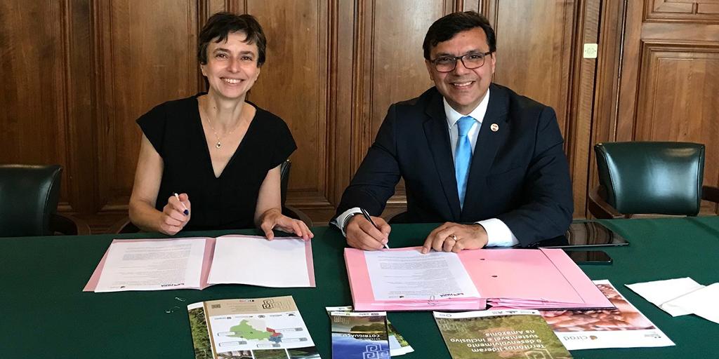 Elisabeth Claverie de Saint Martin, PDG du Cirad et José Mauro de Lima O' de Almeida, SEMAS Pará © Cirad