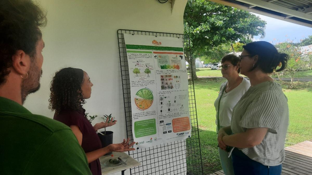Barbara Hufnagel, lauréate du projet EpiHLB échangeant avec Claire Giry (PDG ANR) et Catherine Mouneyrac (ANR)