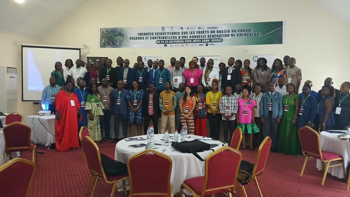 Une nouvelle génération de chercheuses et chercheurs réunie pour faire avancer la recherche sur les forêts d’Afrique centrale. © S. Koutchou, CIRAD