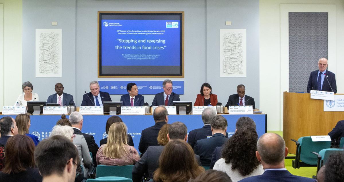 At the presentation in Rome of the report Food systems at risk: new trends and challenges, L to R: CIRAD's Sandrine Dury, CILSS Executive Secretary Djimé Adoum, EU Commissioner for International Cooperation and Development Neven Mimica, FAO DG Qu Dongyu, WFP Executive Director David Beasley, FSIN Coordinator Anne-Claire Mouilliez, Head of IFRAH Abdi Jama and David Nabarro, Professor of Global Health at Imperial College London © FAO