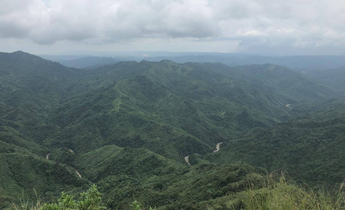 The upper Marikina River watershed influences flooding in Greater Manila during typhoons, which is why special attention is paid to this area in terms of infrastructure and reforestation and the watershed (here the Tayabasan river). Calawis, 2025. © Antoine Perrier