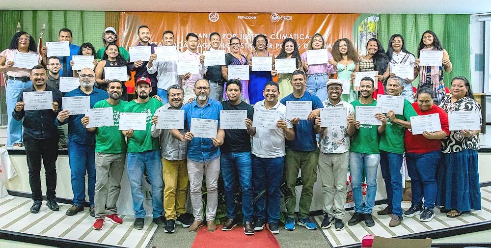 Cérémonie de remise de diplômes de la spécialisation Restauration environnementale et systèmes agroforestiers en Amazonie, Belém, avril 2025 © I. Moreira, Refloramaz