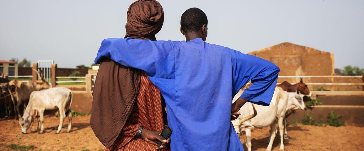 Dans le domaine agricole sur le continent africain, l'usage du téléphone mobile est omniprésent, notamment pour l'accès au marché. © T. Cytrynowicz, projet Fracture numérique