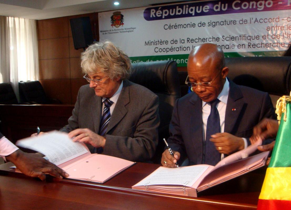 Signature of the general agreement between CIRAD and Congo © Denis Depommier