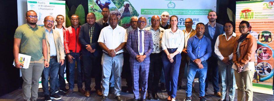 Les représentants des partenaires et autorités locales lors de la clôture du projet DIABE au Centell Hotel Antananarivo © Projet DIABE