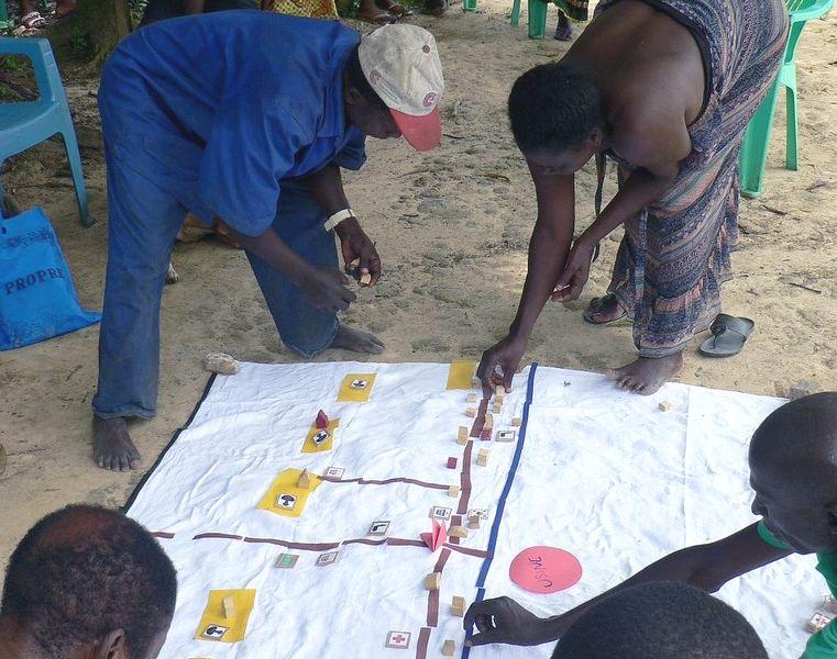 Participatory mapping of a village hunting zone in Gabon © CIRAD