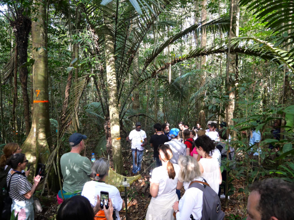 Quelques jours avant le lancement du satellite depuis Kourou, l’équipe scientifique principale de l’ESA a visité la station de Paracou