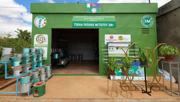 Point de vente charbon TAC 2M et FA 3M+ &agrave; Ambatobe&nbsp;&copy; Cirad