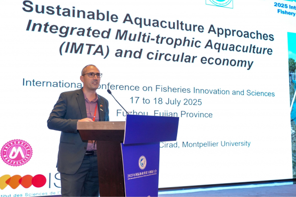 Jean-Michel Mortillaro speaking on IMTA and circular economy.