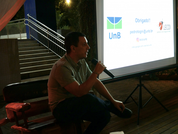 Pr&eacute;sentation de Pedro Togni, UnB, lors du caf&eacute; scientifique &copy; L&eacute;a Servais, IRD