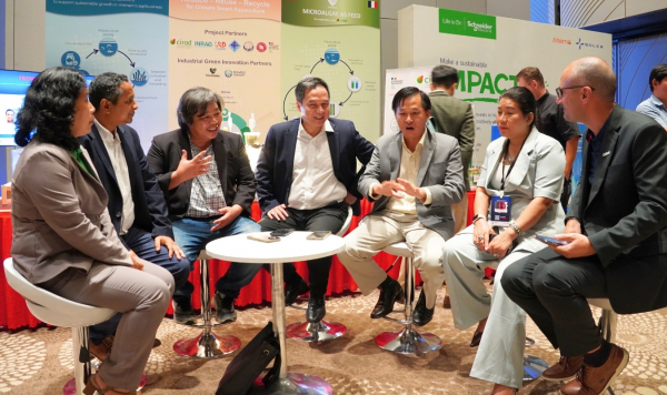 CIRAD round table on aquaculture topics with partners from VNG, RIA2, Seaweed Concept, VietAime, CTU at the French Tech Summit