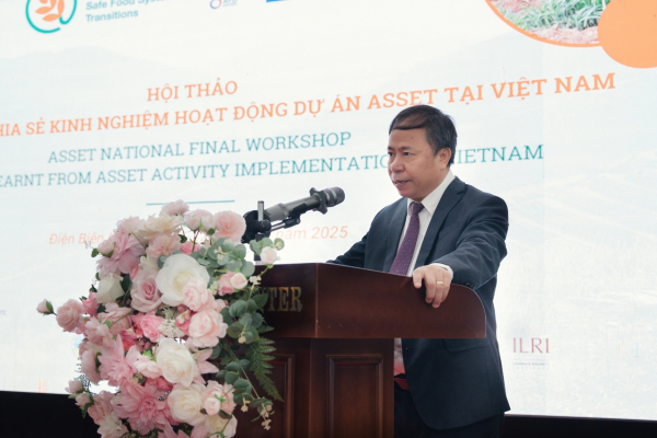 Dr. Nguyễn Hồng Sơn, Director General of the Vietnam Academy of Agricultural Sciences (VAAS), speaking at the podium during the ASSET Final Workshop in Dien Bien, Vietnam.