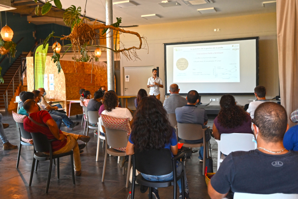 Antoine Versini (Cirad) intervenant sur les relations entre besoins de la canne et pratiques de fertilisation
