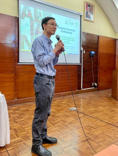 Thierry Tran présente les préférences des consommateurs pour le manioc. © T Tran