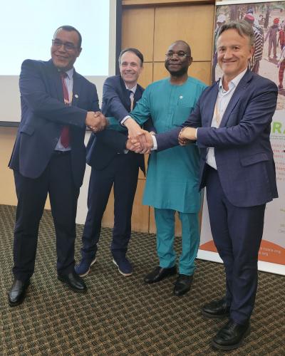 Les directions g&eacute;n&eacute;rales du Cirad (France) et de l'ENA de Mekn&egrave;s (Maroc) passent la co-pr&eacute;sidence de TSARA aux directions g&eacute;n&eacute;rales de INRAE (France) et icipe (Kenya). &copy; S. Della Mussia, Cirad