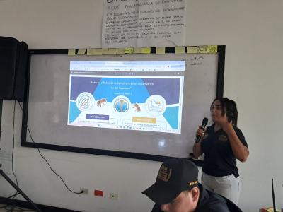 Pr&eacute;sentation des &eacute;tudiants de l'UNAD &copy; Marion Chesnes, Cirad