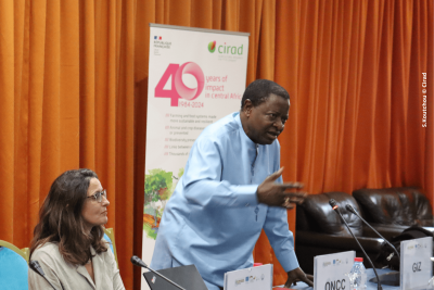 Le directeur régional de l'ONCC exprimant son satisfecit sur la qualité des travaux. ©S. Koutchou