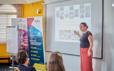 Sessions de travail au Centre Gabonais de l’Innovation : présentations scientifiques, groupes de discussion et recommandations stratégiques pour répondre aux enjeux identifiés. © One Forest Vision - Gabon