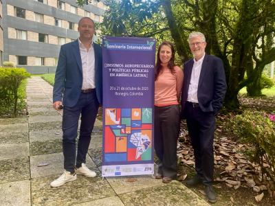 Los coordinadores de la Red PP-AL, Frédéric Goulet y Cátia Grisa, recientemente nominada como presidenta del Consejo Científico del Cirad, junto a Tanguy Lafarge, director regional del Cirad para México, América Central y Países Andinos © A. Gómez, Cirad