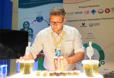 Seaweed concept founder Sébastien Balusson at the French Tech Summit CIRAD booth