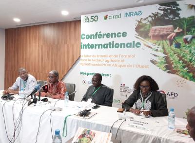 Présidium de la conférence sur le travail agricole