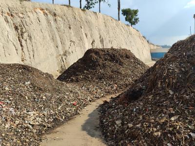 Site de dépôt et de traitement de déchets Communaux à Ampitatafika © M. Rananja, Cirad