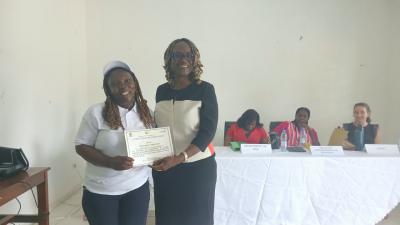 Remise des attestations de formation en technologies agricoles durables aux agricultrices et agriculteurs &copy; S. Koutchou, CIRAD
