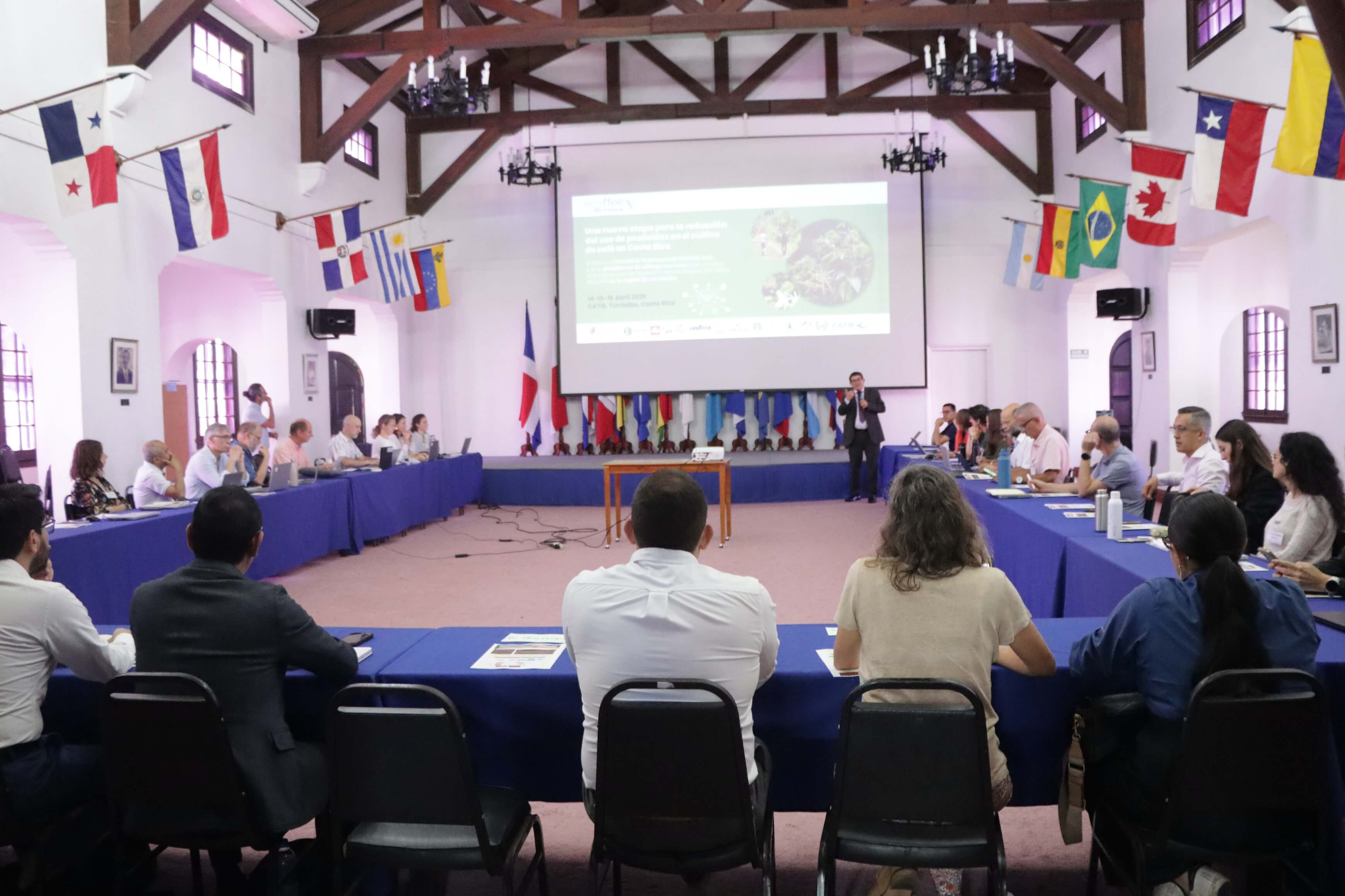 Sesi&oacute;n de apertura del taller ECOFFEE, CATIE, Turrialba, Costa Rica, 14 de abril de 2026. &copy; CATIE